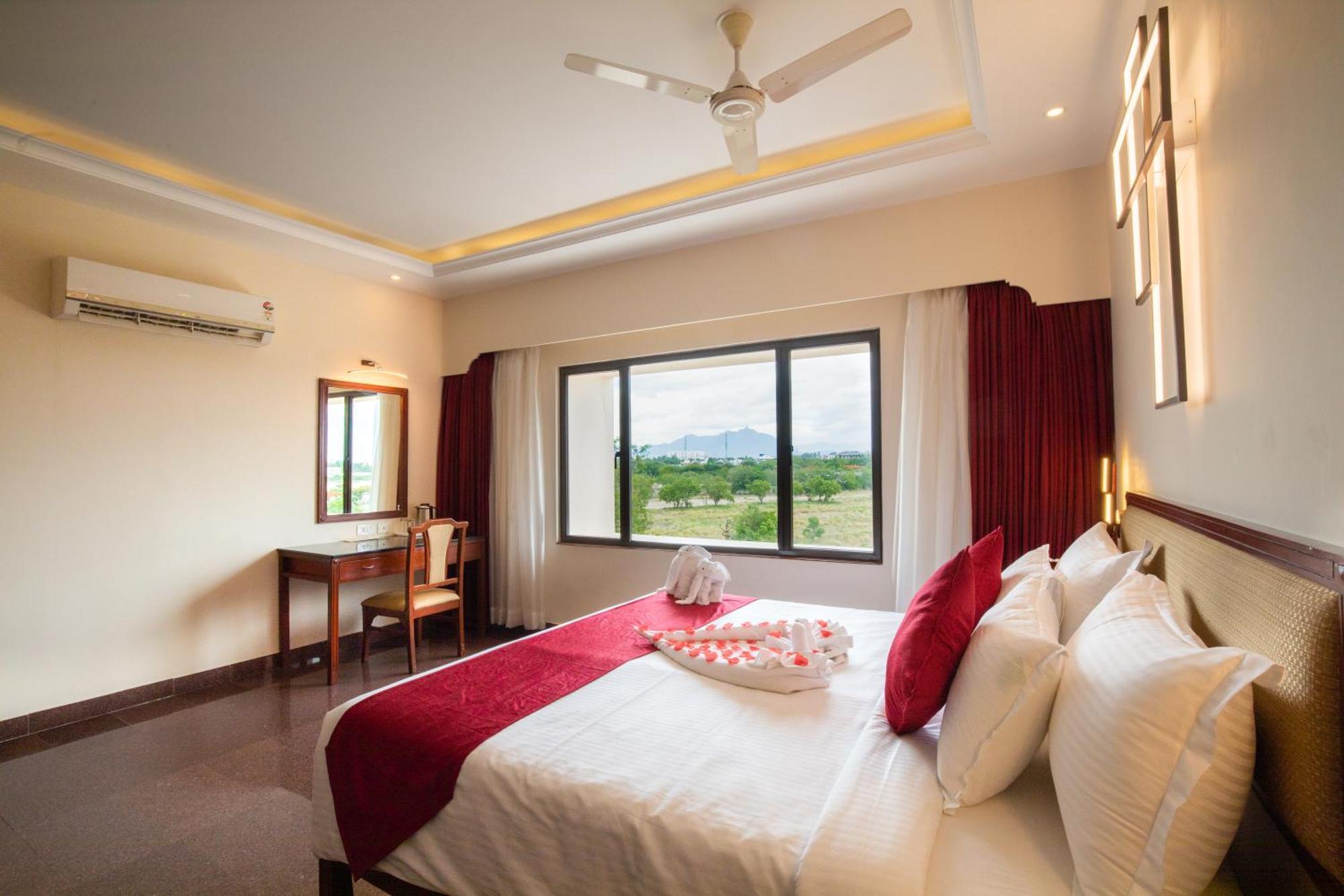 Jenneys Residency Hotel Coimbatore Room photo